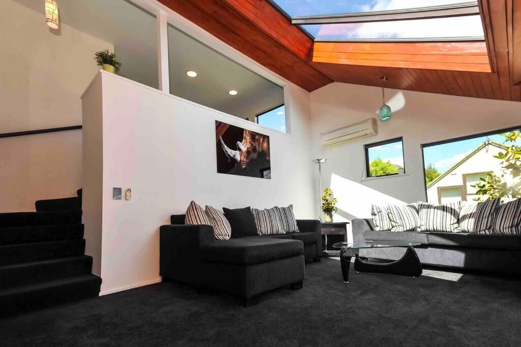 קווינסטאון Stunning Home With Amazing Wakatipu Lake Views מראה חיצוני תמונה