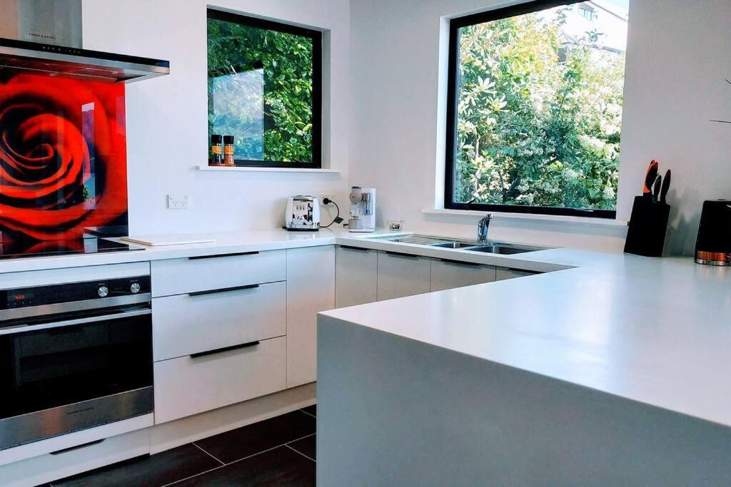 קווינסטאון Stunning Home With Amazing Wakatipu Lake Views מראה חיצוני תמונה