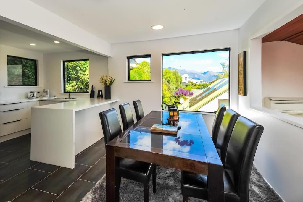 קווינסטאון Stunning Home With Amazing Wakatipu Lake Views מראה חיצוני תמונה