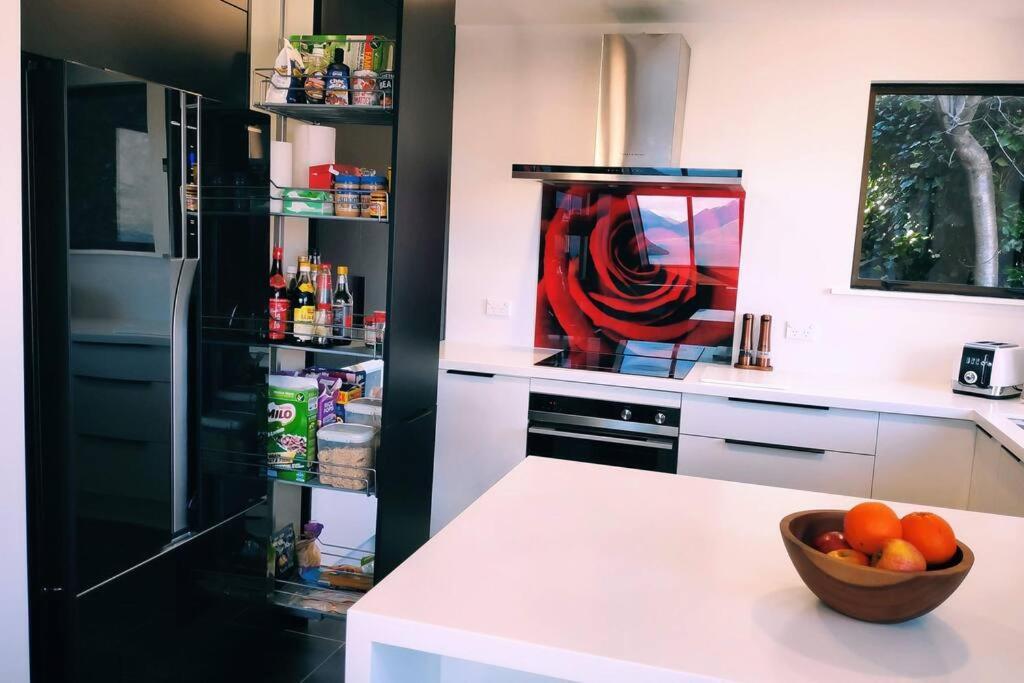 קווינסטאון Stunning Home With Amazing Wakatipu Lake Views מראה חיצוני תמונה