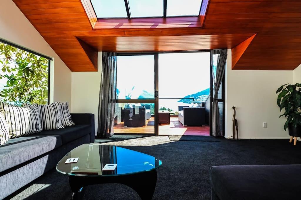 קווינסטאון Stunning Home With Amazing Wakatipu Lake Views מראה חיצוני תמונה
