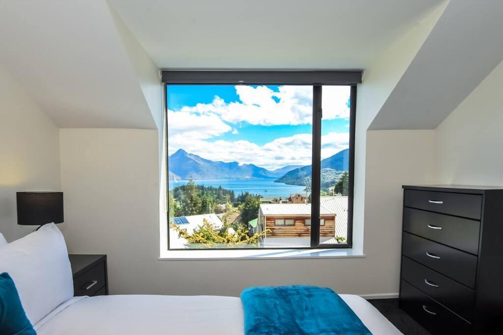 קווינסטאון Stunning Home With Amazing Wakatipu Lake Views מראה חיצוני תמונה