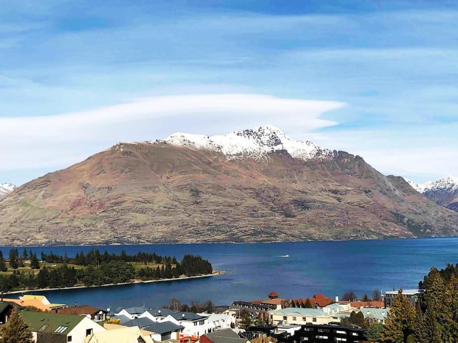 קווינסטאון Stunning Home With Amazing Wakatipu Lake Views מראה חיצוני תמונה