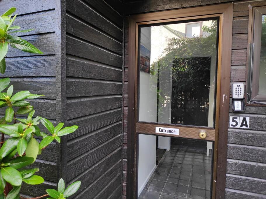 קווינסטאון Stunning Home With Amazing Wakatipu Lake Views מראה חיצוני תמונה